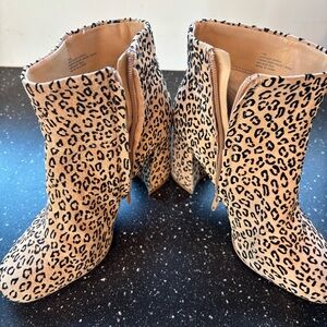 Gianni Bini Leopard Print Booties. Size 7.5